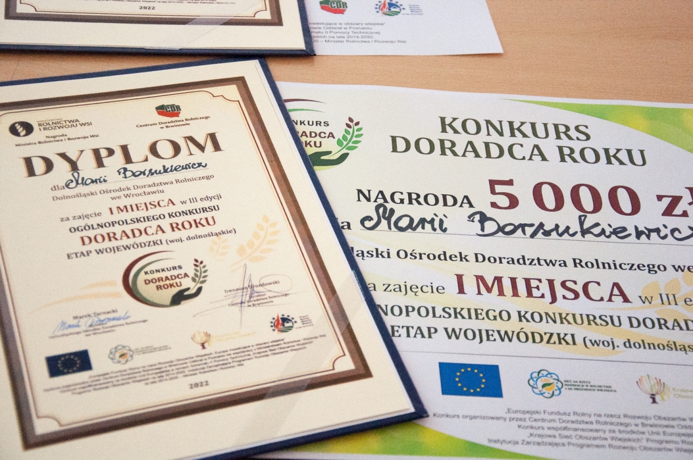 Dyplomy dla laureatów