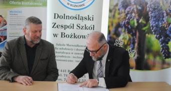 zdjęcia Podpisanie porozumień pomiędzy DODR, a szkołami rolniczymi 24.03.2022